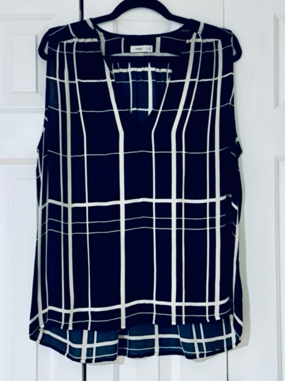 Vince Sleeveless Silk Top Size XL Navy/White V Neck Minimal Chic